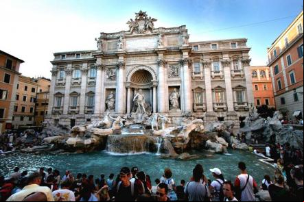 Turistas na Fontana Di Trevi - Foto: Bodow (Licen